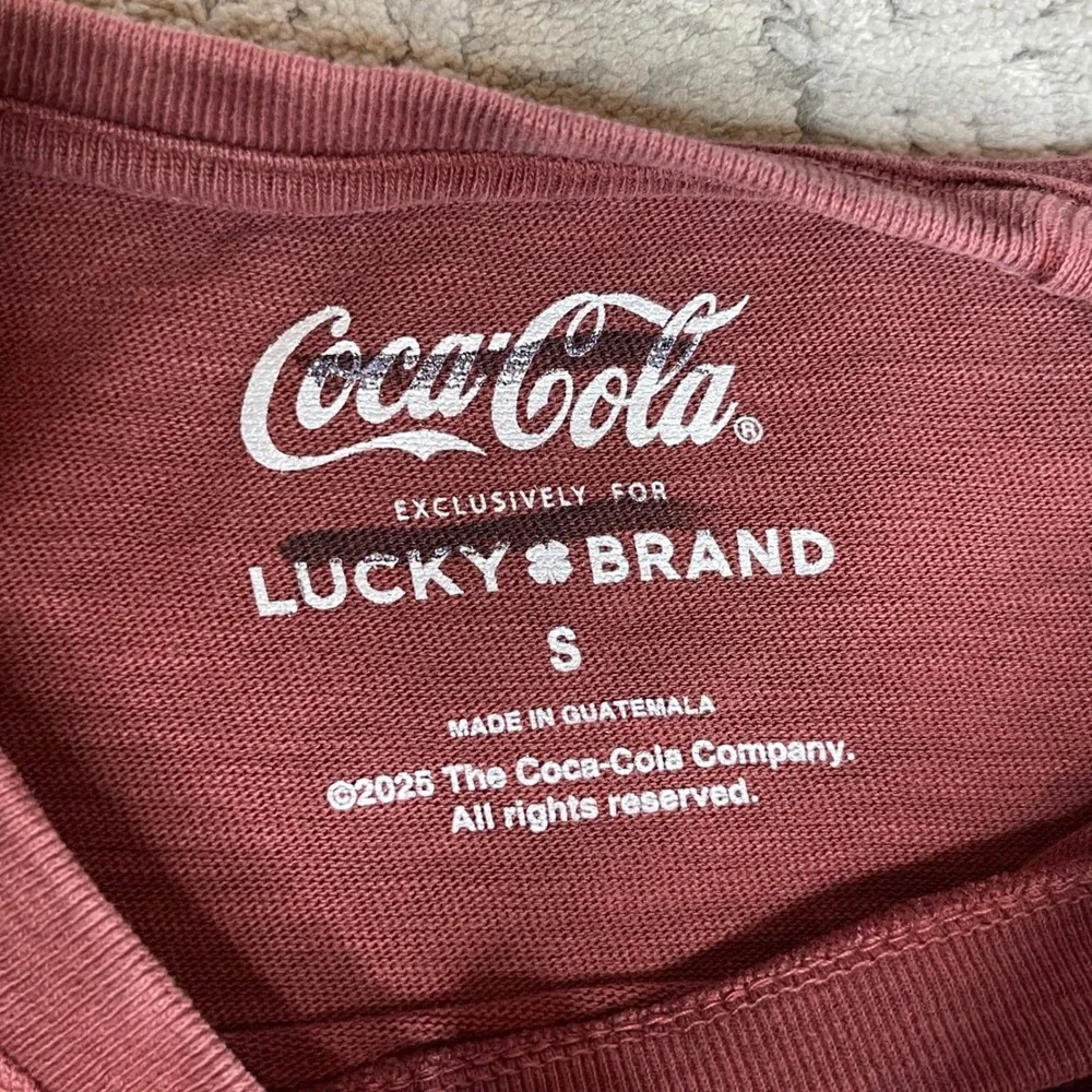NEW Lucky Brand Coca-Cola Santa Claus Graphic T-Shirt‎ Burgundy Red Mens SMALL